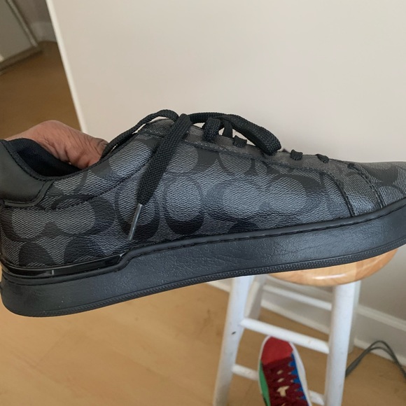 I’m selling my COACH casual shoes size 8.5 men I’m located in Savannah ga - Picture 2 of 6
